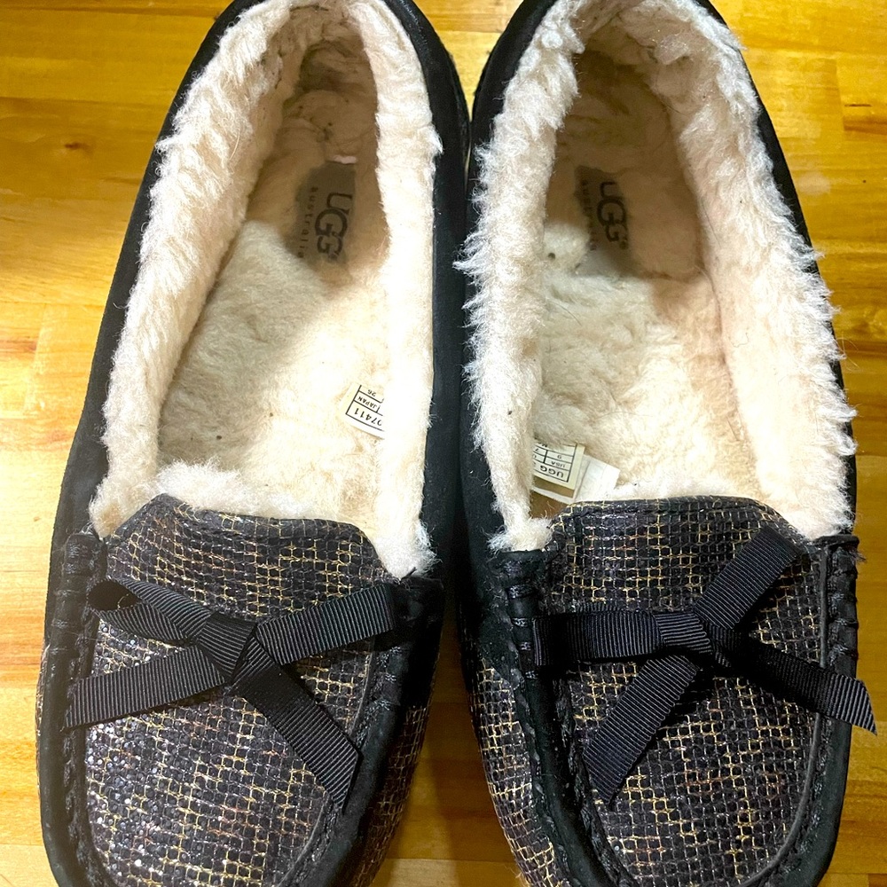 Used. UGG Women's Size 9 Ansley Leopard Cheetah Glitter Moc
Fur Lined Slippers